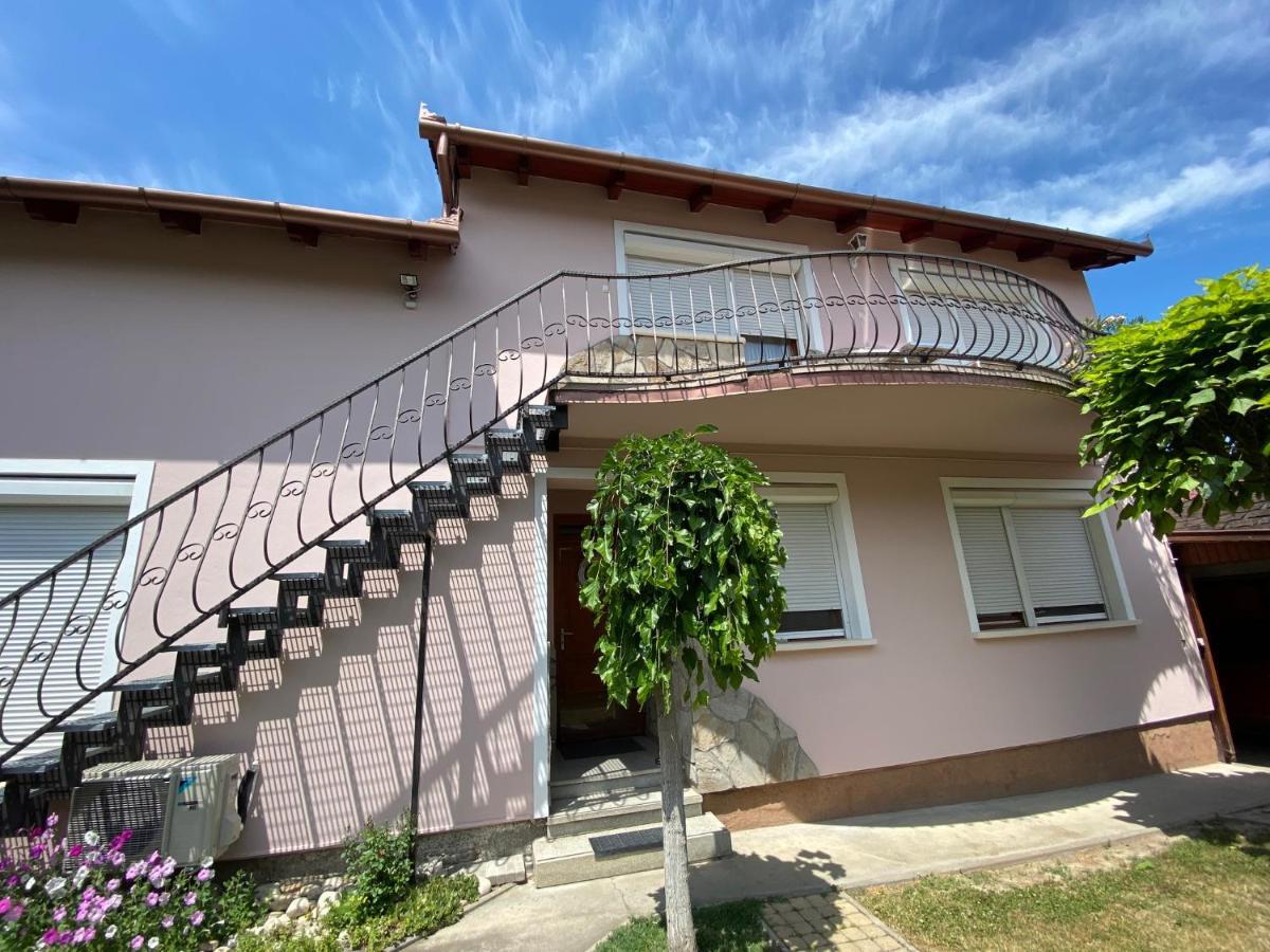 Do-Ti Apartmanhaz Balatonlelle Luaran gambar