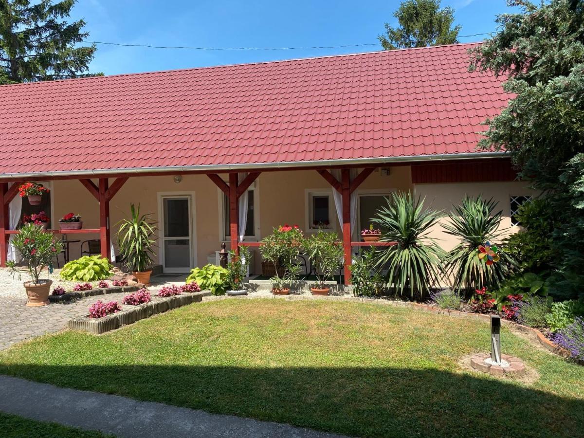 Do-Ti Apartmanhaz Balatonlelle Luaran gambar