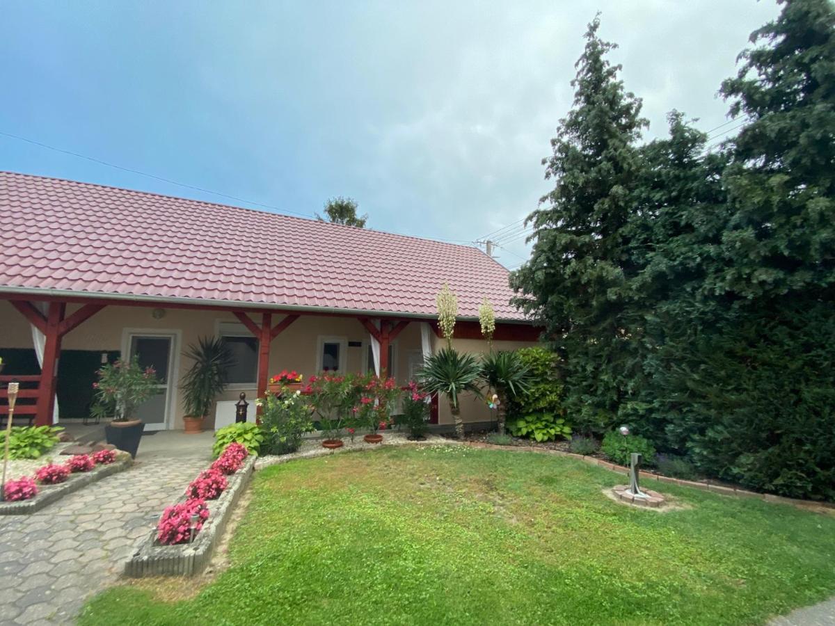Do-Ti Apartmanhaz Balatonlelle Luaran gambar