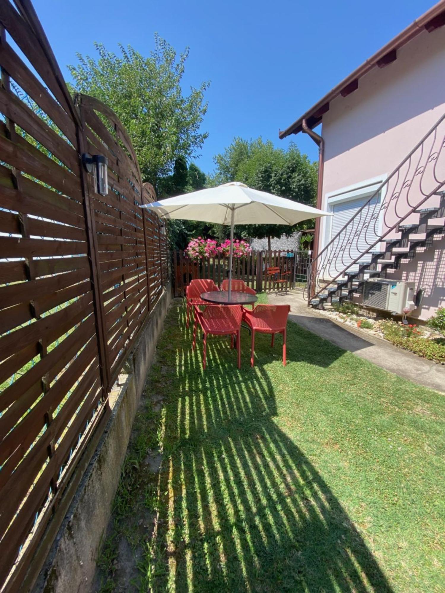 Do-Ti Apartmanhaz Balatonlelle Luaran gambar