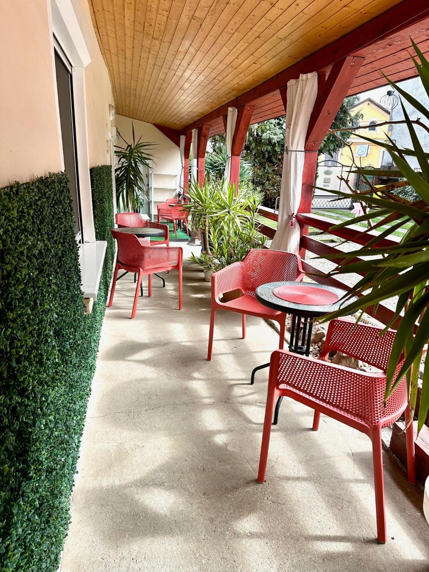 Do-Ti Apartmanhaz Balatonlelle Luaran gambar