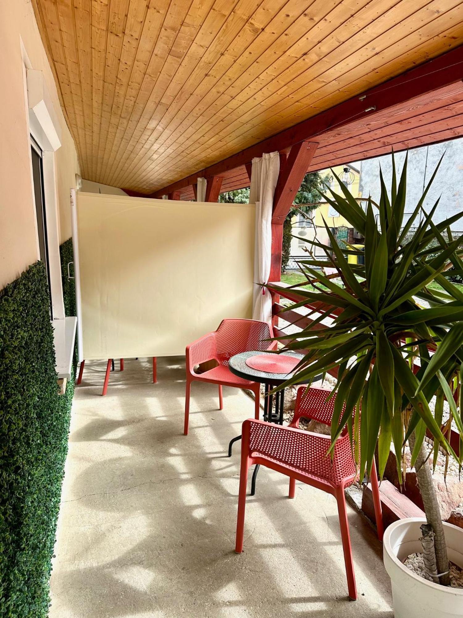 Do-Ti Apartmanhaz Balatonlelle Luaran gambar