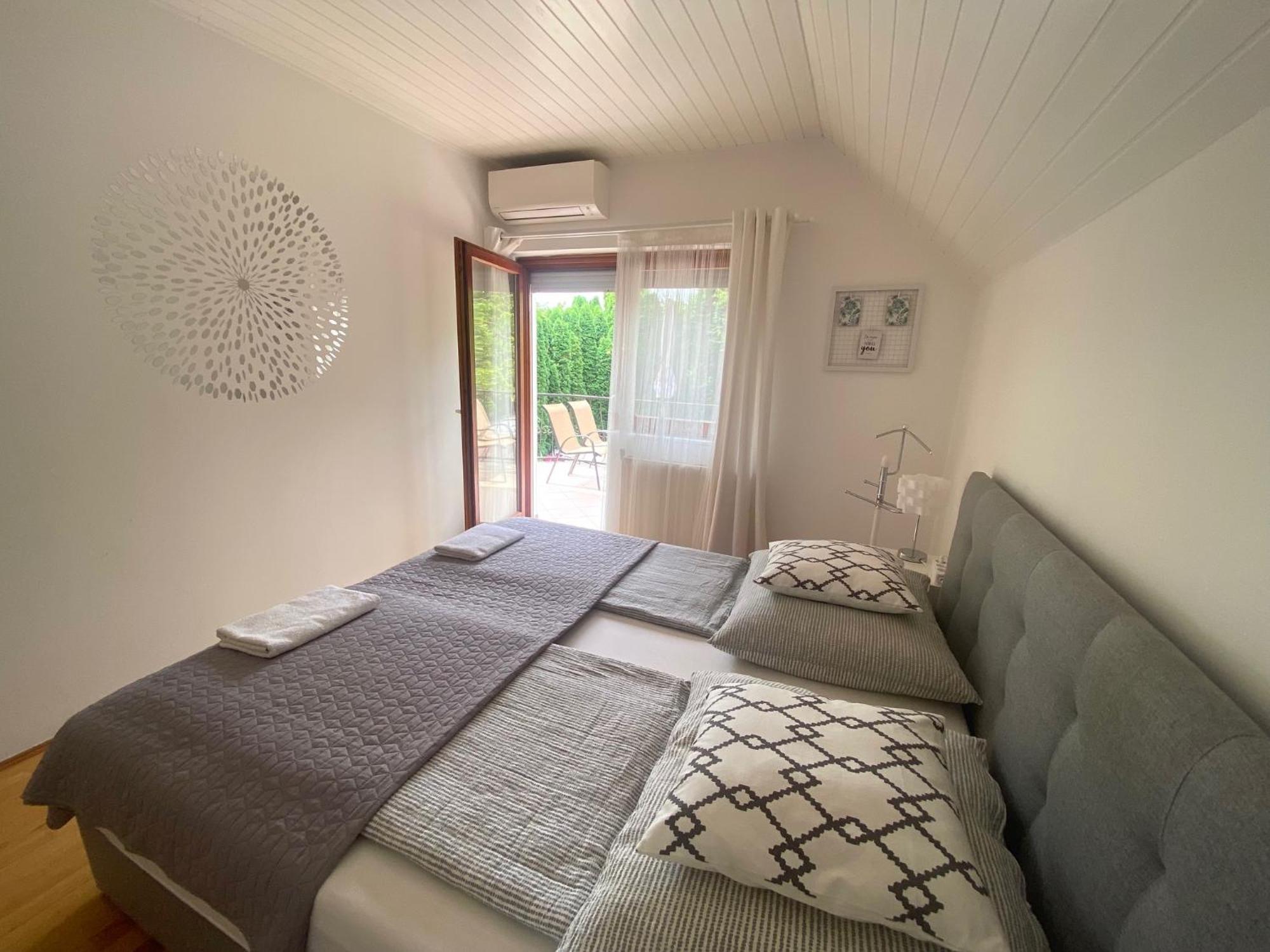 Do-Ti Apartmanhaz Balatonlelle Luaran gambar